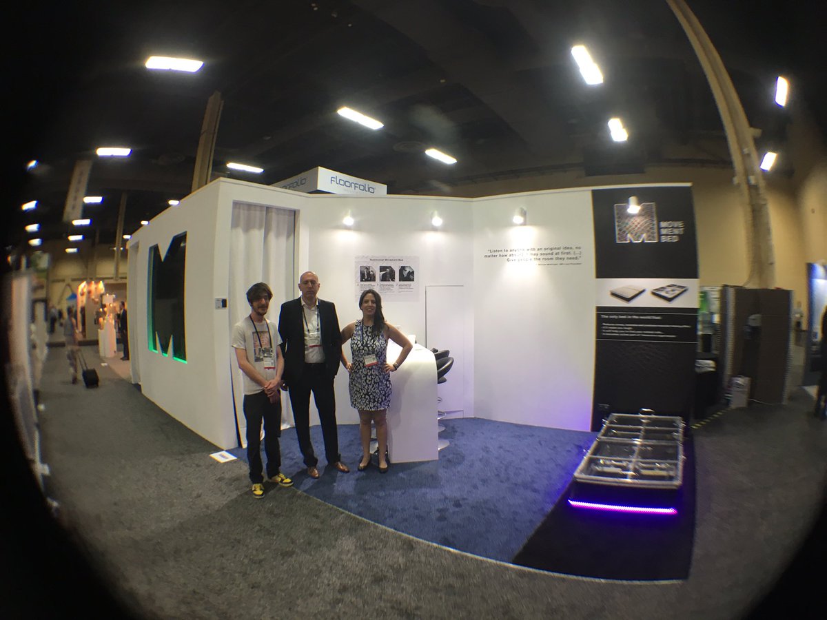 xaviviro's tweet photo. @MovementBed Team + @BroomxTech Team in #HDEXPO2016 Las Vegas #Mkplayer360 #movementbed https://t.co/FY1US7bYJZ