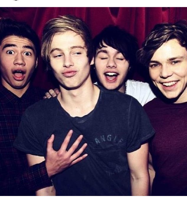 Grace_ARband's tweet photo. Got exams in a week but more bothered about #slfl @5SOS https://t.co/2lWZLS4tIC