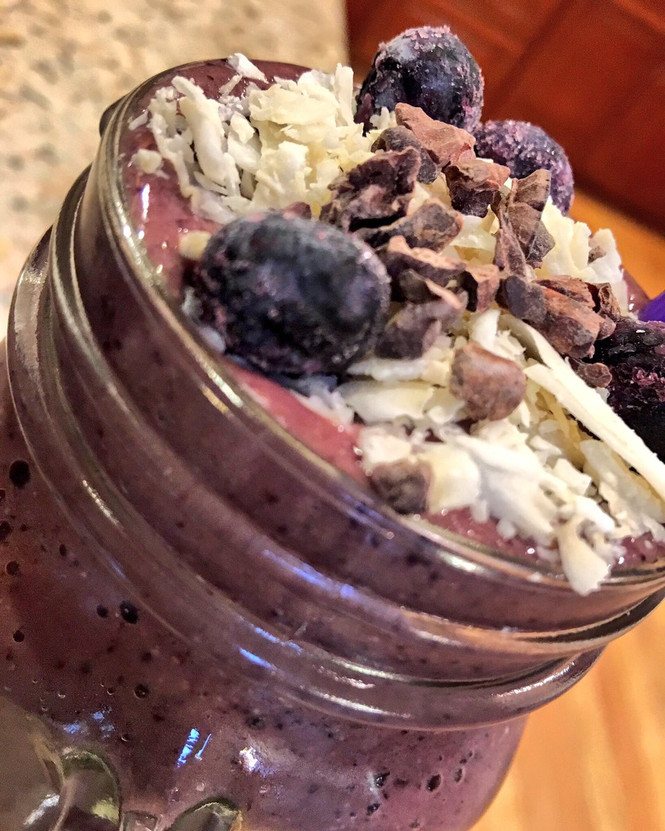 WineMeAway's tweet photo. My @ToneItUp smoothie. Delish!!! Topped with Blueberries, Cocoa Nibs & Cocoa Nibs. #smoothie #fit51 https://t.co/COJqNSI7Zf