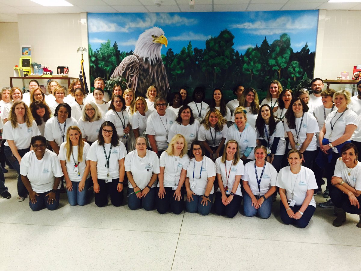 andreamay216's tweet photo. @Thalia_Elem says thank you for our shirts! @BeachSupe @vbschools #greatdreamsneedgreatteachers https://t.co/9s1zsbk1LV