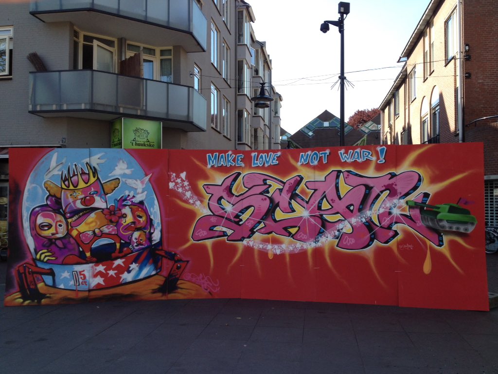 JordyVrugt's tweet image. #MakeLoveNotWar by #ScanOne &amp;amp; character by #SoaqOne in #Helmond @straatvoetbalhelmond @LEVgroep @helmond_nieuws