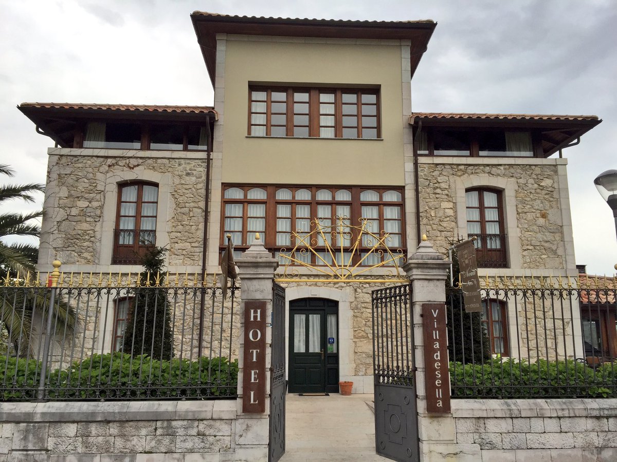 Glacia_h2o's tweet photo. Presentación de #glacia en @villadesella de @Jaimeuzarbidel #sitiotop #bebidaparadeportistas #hechaenasturias https://t.co/HlUhsyUcix