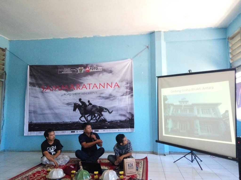 Sedang berlangsung workshop fotografi jurnalistik, oleh Bang Moses cc: <a href="/GFJA_Makassar/">GFJA Makassar</a> <a href="/anakunhas/">anakunhas</a> <a href="/identitasonline/">identitas unhas</a>