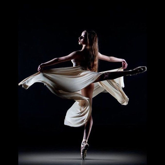 ElisaAarnaizs's tweet photo. #baile #dance ##choreography #balletdancer #bailarinaballet #ballet  #teather #point #pointe #pointe  #pointeshoes … https://t.co/e0a0q2IxBy