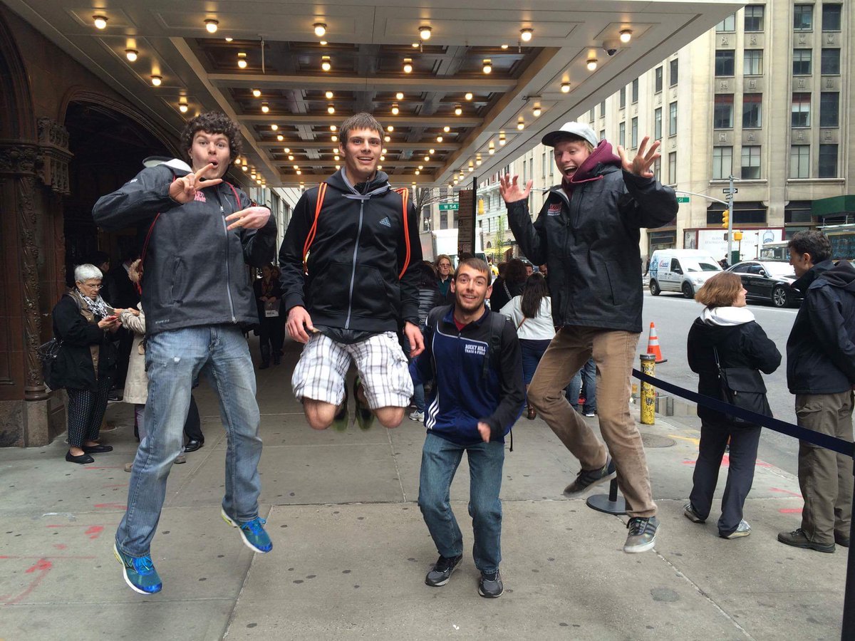 mucus_boy's tweet photo. #LateShowLineCrew https://t.co/Id4WMoIKEL