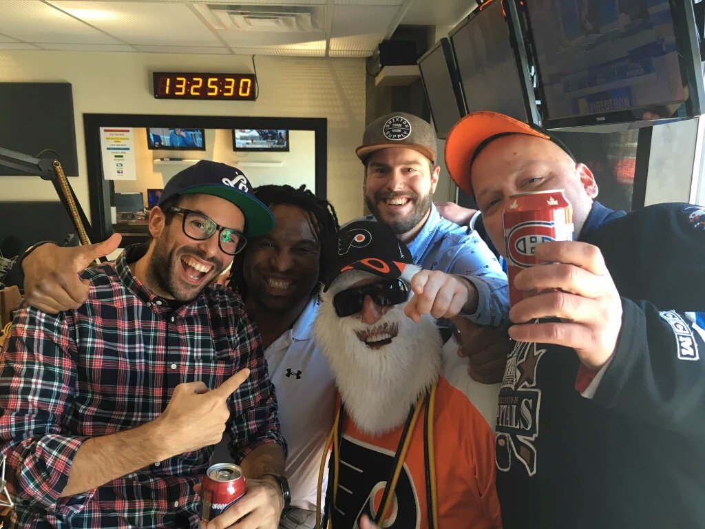 PereNoelPOKER's tweet photo. La Biere c'est Bon #LaGorge #CaTueLesBacteries @99Gretz99 @10pavel10 @louisgregoire10 @GeorgesLaraque @stephgonzz https://t.co/LDDGVMYhHe