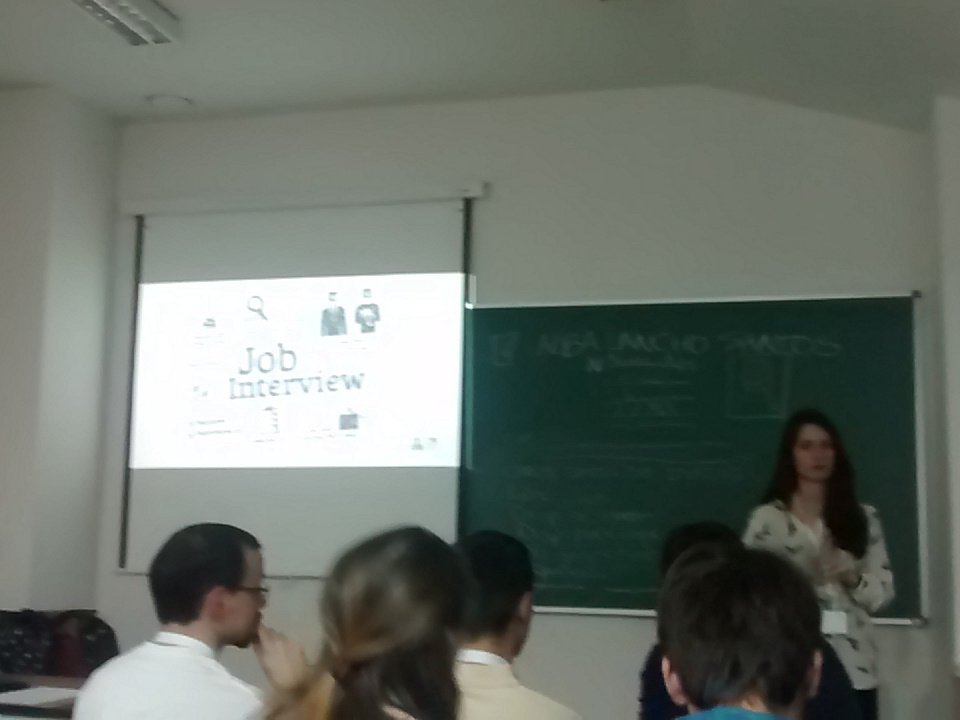 AsefSalamanca's tweet photo. Taller sobre entrevistas de trabajo por @cesif_ES simulacro con @Tmirom https://t.co/AfCPbQAl1U