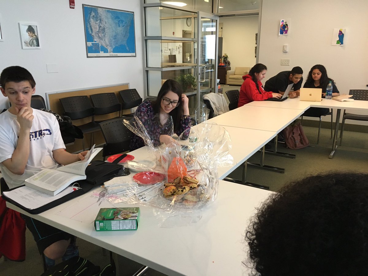 HofstraCIAO's tweet photo. Successful CIAO end of the semester study party! 🇮🇹 https://t.co/LYxvSw408u