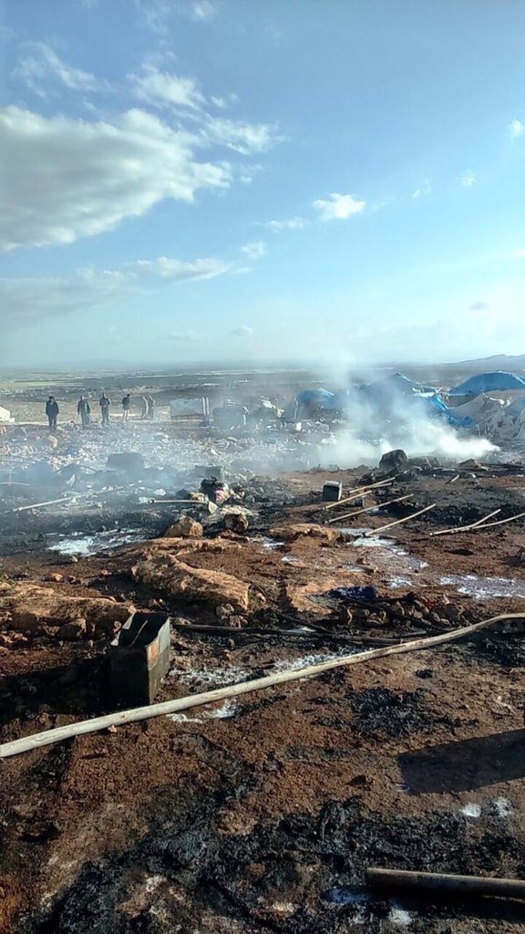 AlbaFerrs's tweet photo. 28 muertos en un bombardeo contra un campo de desplazados en #Siria

Fotos v @metesohtaoglu 
https://t.co/JyJy6eyj7l