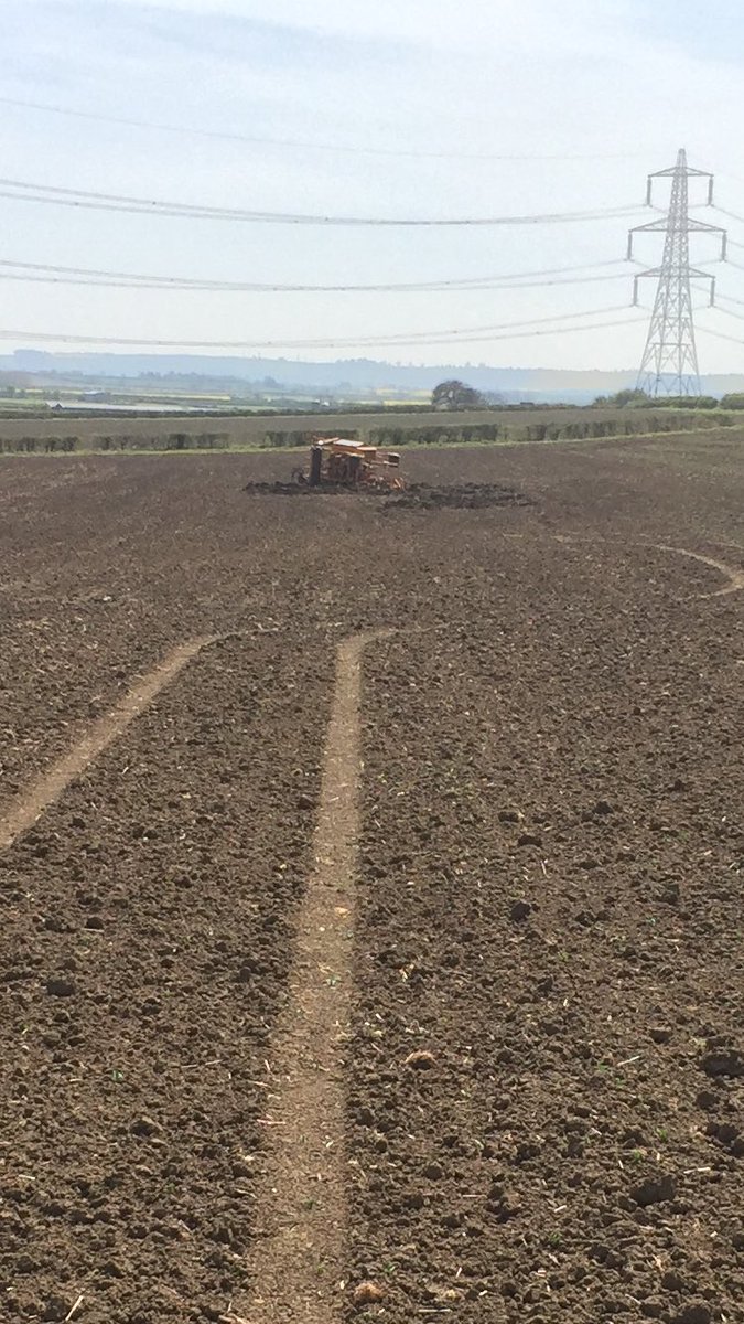 Brownsvilleted's tweet photo. Rubber necking fields today on way to Bottesford to collect feed, saw this. Think it's a drill. #stuckfast https://t.co/vjU4K8Jiku