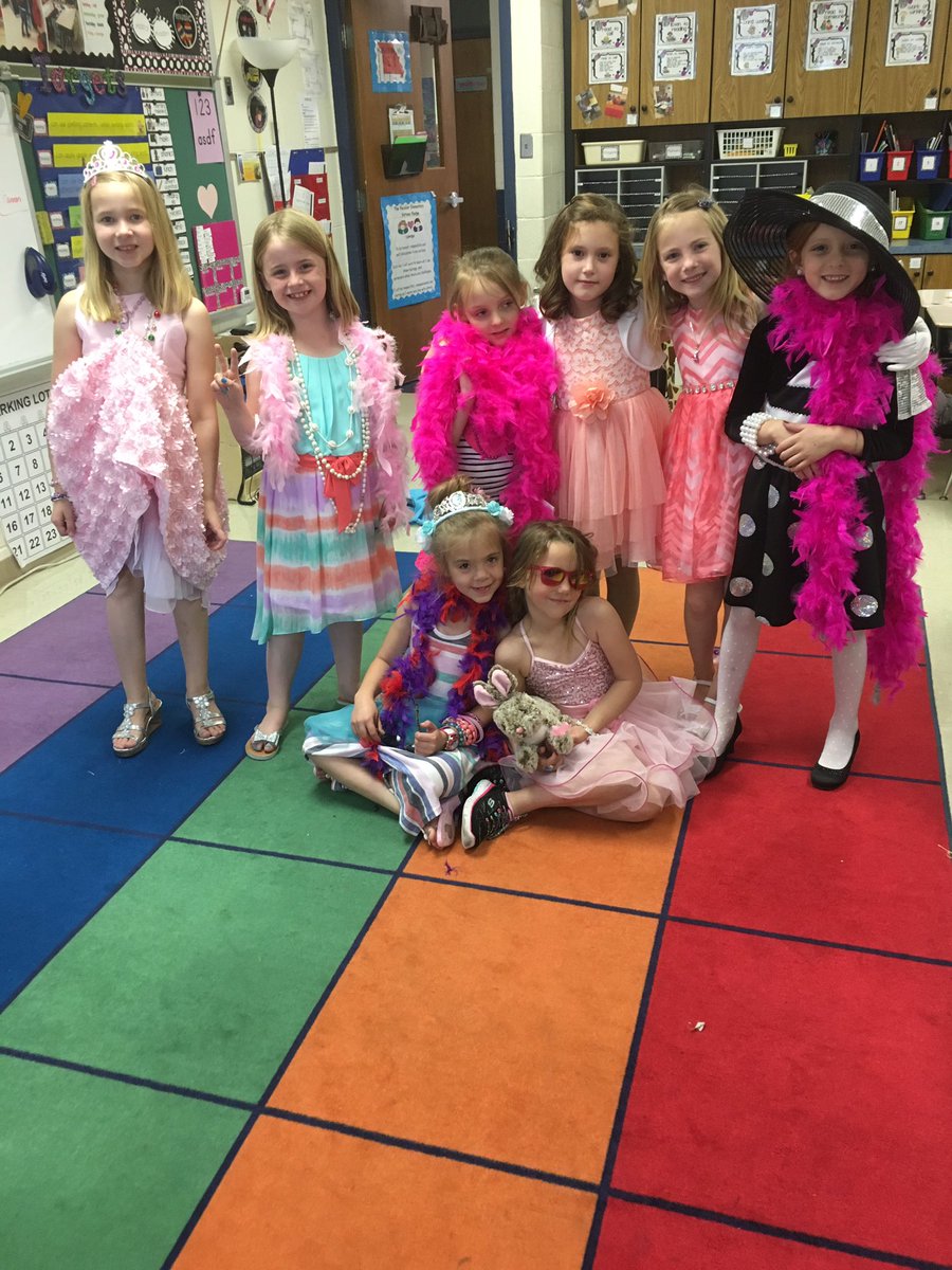 CBennettFirst's tweet image. Ready for the Fancy Nancy party.