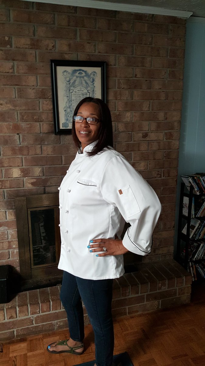 chefsonthegreen's tweet photo. @LisaACrutch Caught you posing for the camera! #chef #chefs #chefshonorguard #culinary #restaurant #cocacola #pepsi https://t.co/nTUB02XBm6