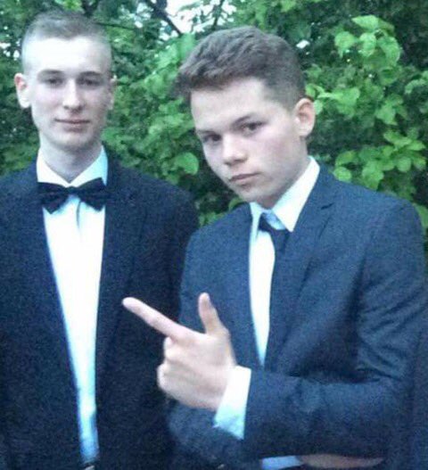 dawasemni's tweet photo. Wanneer je naar een bal gaat maar er blijven mensen je de weg vragen https://t.co/gLP0cR0dNu