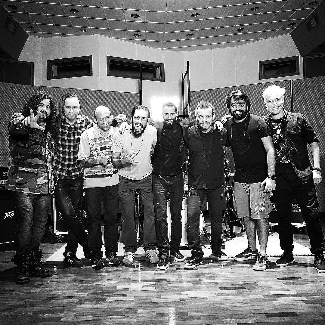 Ceremonya's tweet photo. Galera, ontem foi um dia de muito trabalho!!
Em breve, mais novidades!! Fiquem ligados!

#Ceremonya #AVidaNumSegundo https://t.co/JH0zG5fkC1