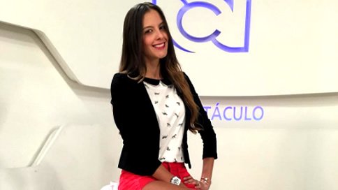 RCNEspectaculo's tweet photo. La presentadora @LauraAcuna está embarazada. https://t.co/NGnZpUGkR2 https://t.co/DKwYyPdtP3