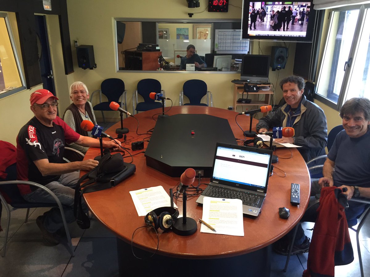 PontdeMahoma's tweet photo. Moments del programa d'aquest dijous! Els hem compartit als estudis de @tarragonaradio https://t.co/5FHXZckoid