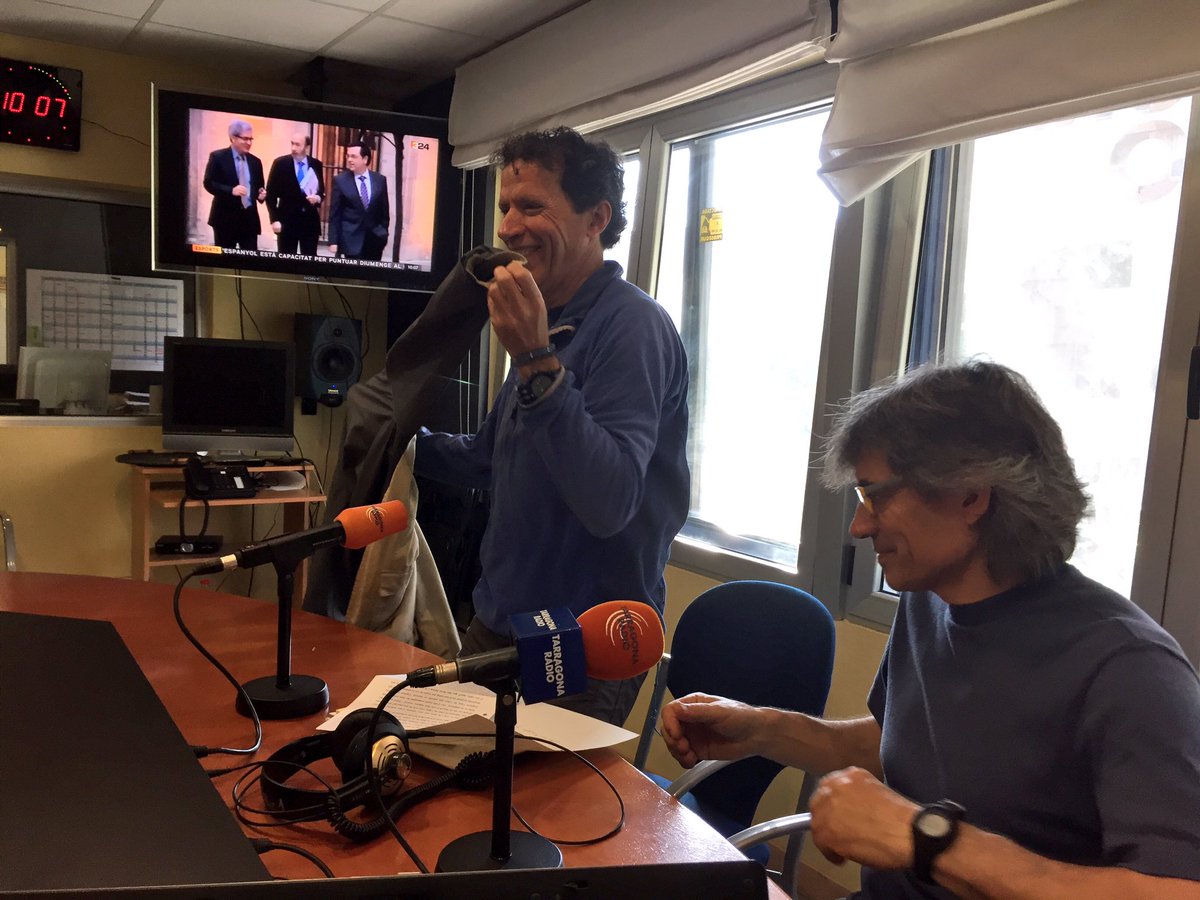 PontdeMahoma's tweet photo. Moments del programa d'aquest dijous! Els hem compartit als estudis de @tarragonaradio https://t.co/5FHXZckoid