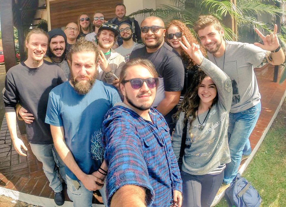 HooligansPub's tweet photo. Aqui um pedaço da galera que faz a porra toda funcionar! 🤘🏻
#hooliganscrew https://t.co/fYS9EY6dSU