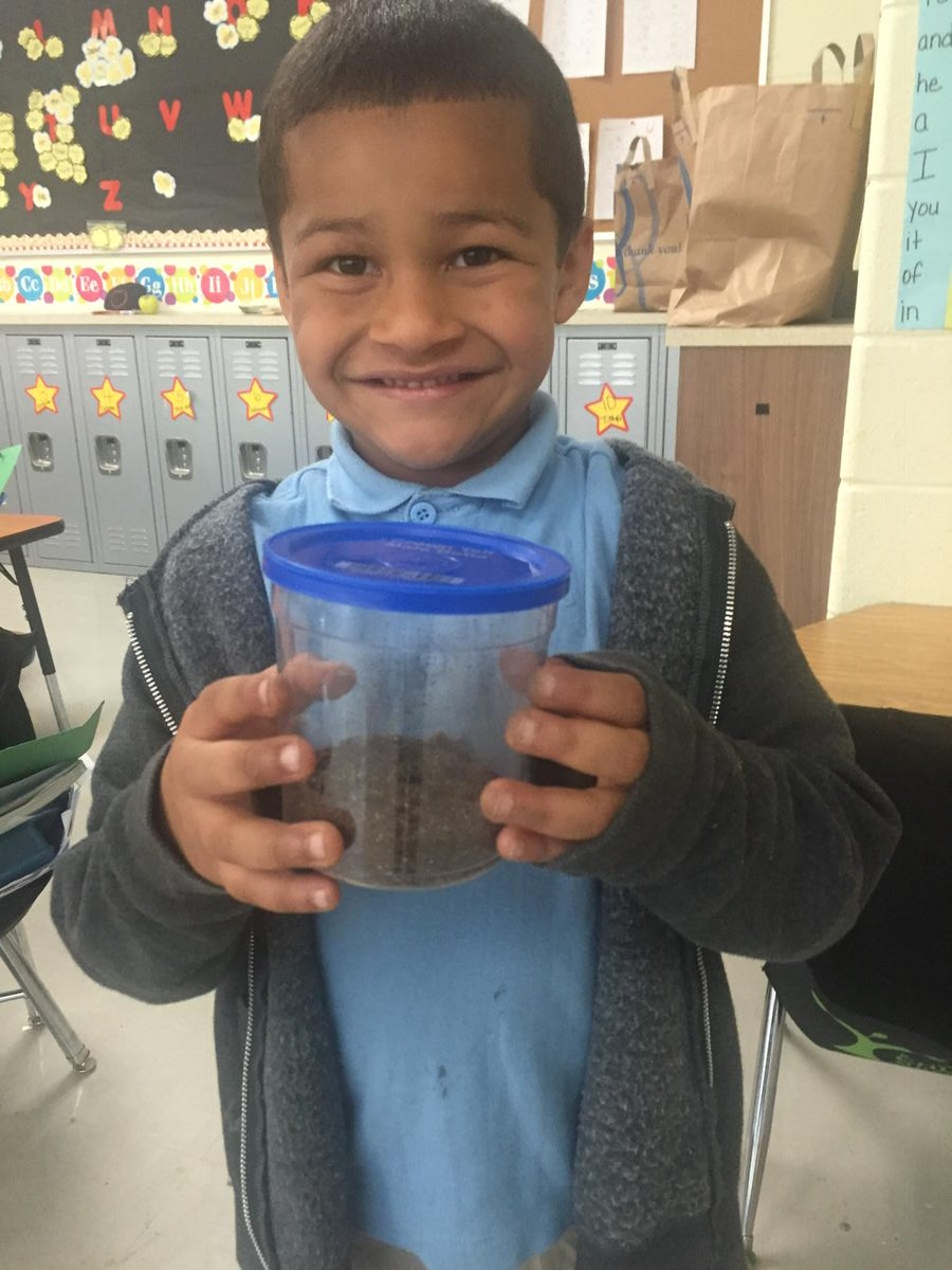 KenyaRansom's tweet photo. He's searched for the perfect worm all year https://t.co/l7TnOhrc2E