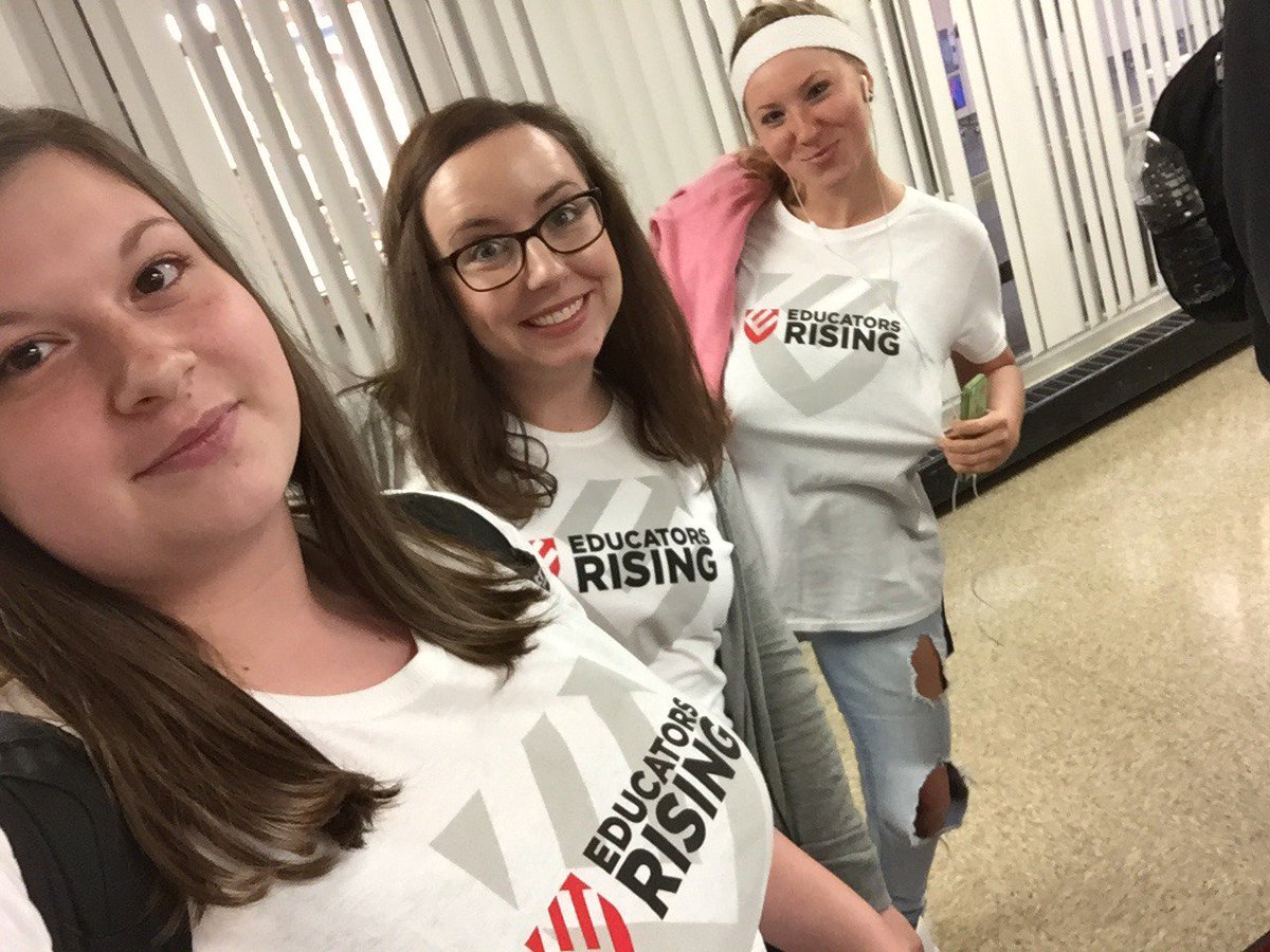 LadyMcComb's tweet photo. Handing out Teacher Appreciation cards with some great students! @EducatorsRising https://t.co/0OfUcSzieV
