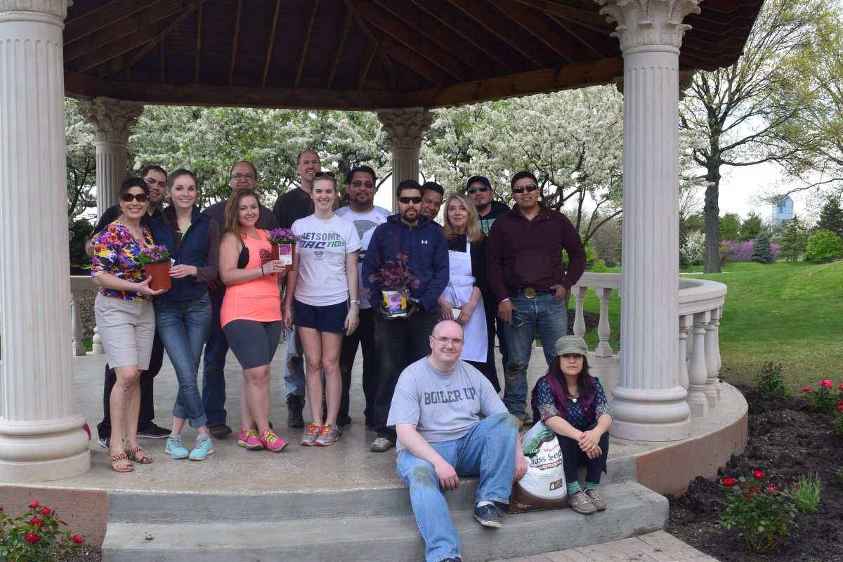 Drakeoakbrook's tweet photo. The Drake Oak Brook Team worked together on Tuesday planting flowers and plants for our guests to enjoy! #TBT https://t.co/MomqIMelNW