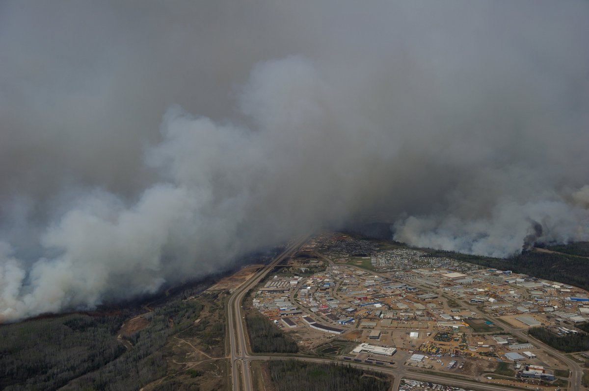 CanadianForces's tweet photo. The CAF have deployed to the area of Fort McMurray to support @Safety_Canada &amp; Alberta. #ymmfire #FortMacFire https://t.co/qEXIya9Lcx