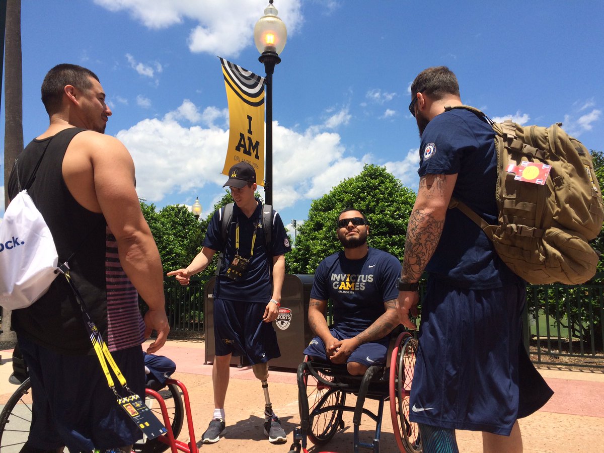 armeedeTerre's tweet photo. #EnDirect Nos #BlessésDeGuerre sont arrivés à Orlando pour les #InvictusGames2016. J-3 avant la compétition! 🏀🏹🏊🏻🏋🏽🏅 https://t.co/78fGitU6I9