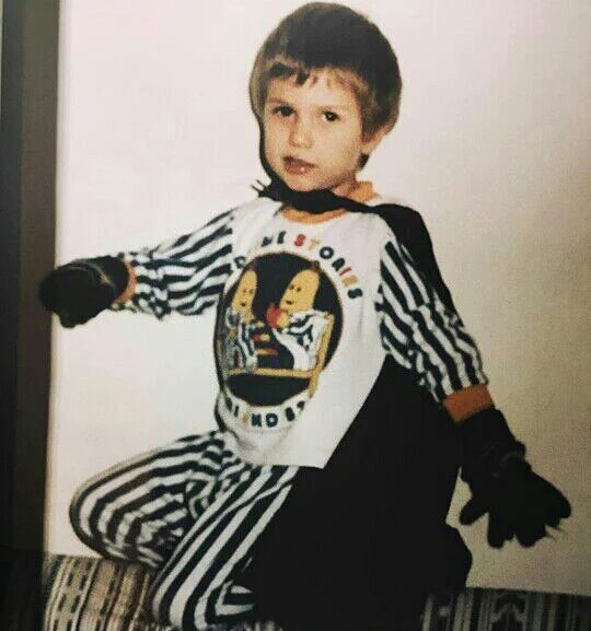 Styles9495's tweet photo. @Benji_Mascolo 
Ehi Peter Pan, ho lasciato la finestra aperta, ti prego vienimi a prendere. https://t.co/IHZj3AQY6e