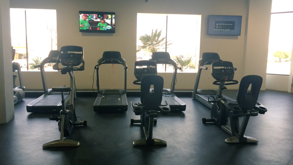 LauraCiscomani1's tweet photo. #ComcastTucson grand opening! New center has a gym for employees! Beautiful, repurposed facility! @ComcastTucson https://t.co/IrVnKK5uCl