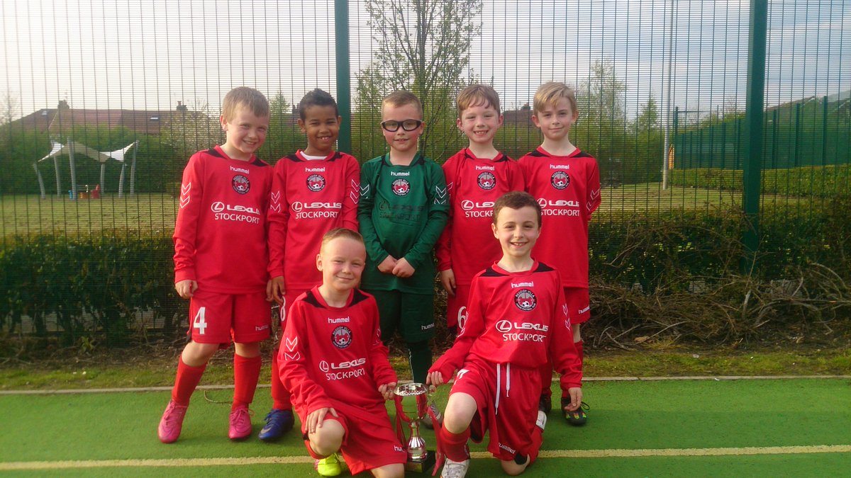 VinceLever's tweet photo. Brilliant team photo of @RVillaJFC U8's Reds with their Cup. @goodwin_fred @LexusStockport @ReddishVillaSec #Reddish https://t.co/ERsprh0ljA