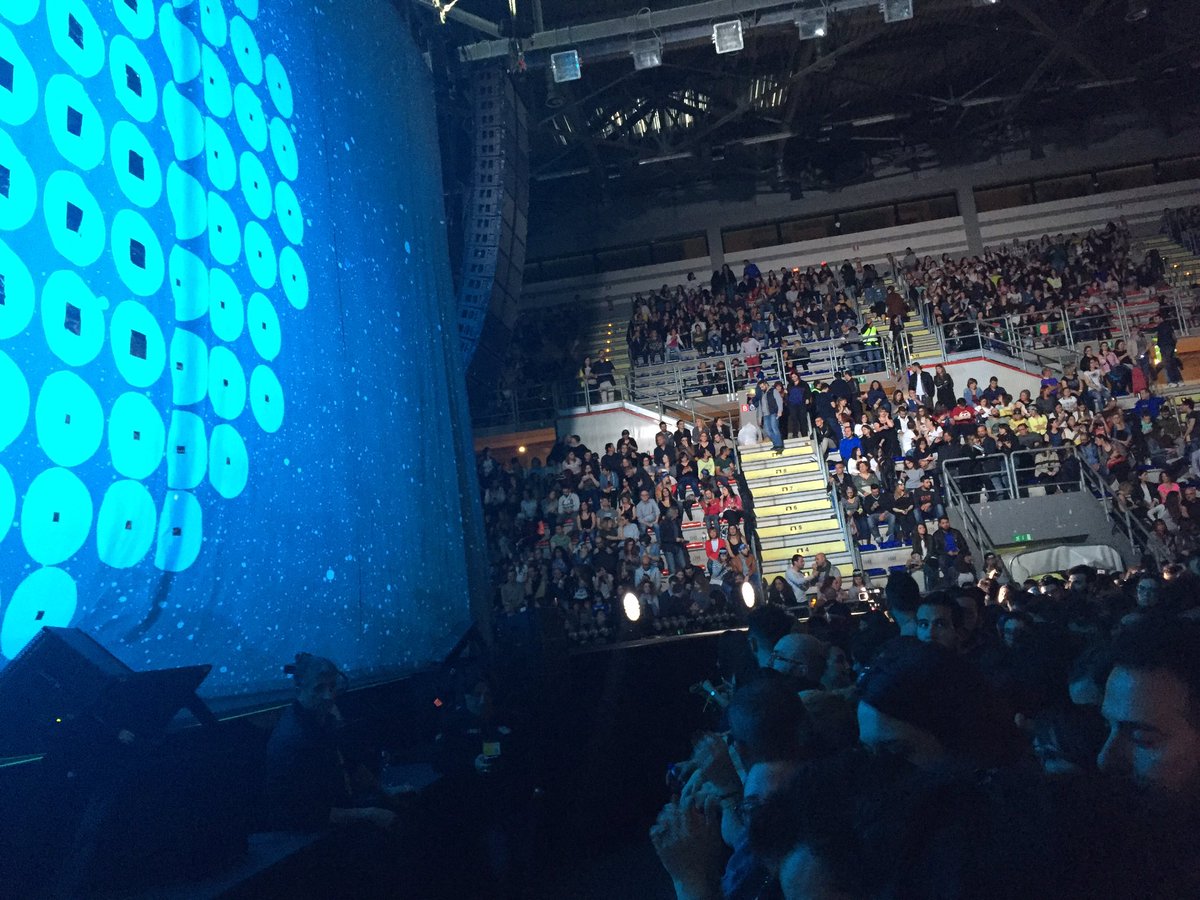 sagittablu's tweet photo. @Negramaro la #felicità data da un concerto che sta per iniziare...!!! 😍 #Taranto #datauno #lrsatour16 https://t.co/Z1jnZ82Mwz