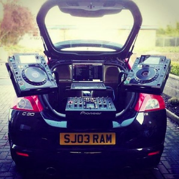 djProfileTV's tweet photo. #DJPcool Quisiéramos un auto así 😍 #dj #djsetup #setupmovil #setup #electronicmusic #musiclovers #carro https://t.co/KRLgAhySgH