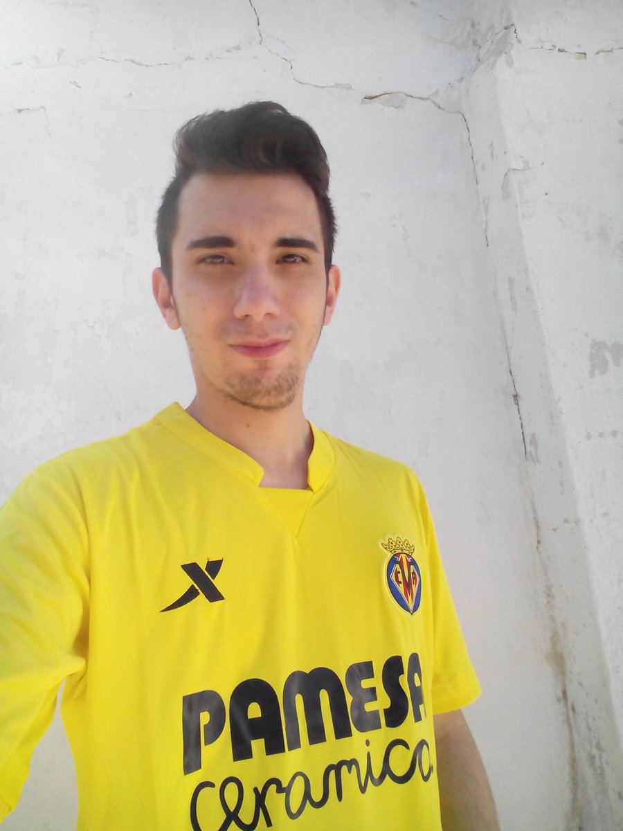 JesusFernan17's tweet photo. Dios daria todo por estar en Banfield apoyando a mi Villarreal. A por ellos!! #TogetherToBasel https://t.co/yIHzL37xs3