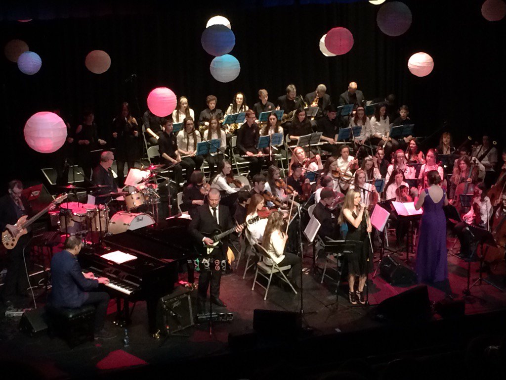 <a href="/mulcahykelesa/">Kelesa Mulcahy</a> gets the show off to a cracking start with @kieranquinnn - Listen live now on oceanfm.ie