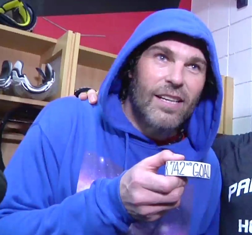 BREAKING: The @FlaPanthers announce they have re-signed @68Jagr to a one-year contract. Jaromir Jagr is back! https://t.co/IdFc3z7MJQ