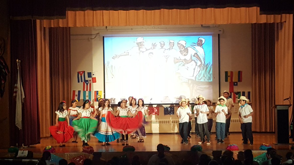 RobertHealyElem's tweet photo. Healy Hispanic Fest Celebration https://t.co/Fn8ck0OH62