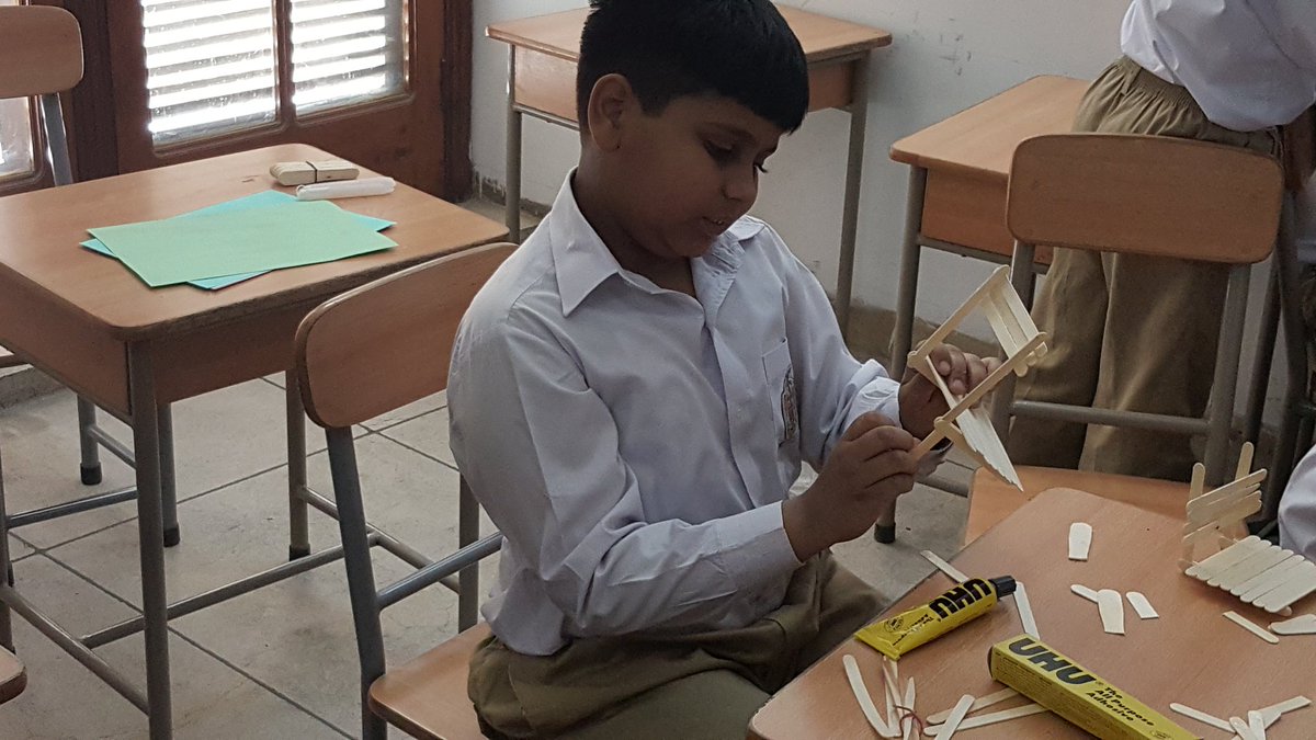 fbfrana14's tweet photo. Completing art projects #learningisfun #ArtEd @amschool80 https://t.co/dWDuz57jsF