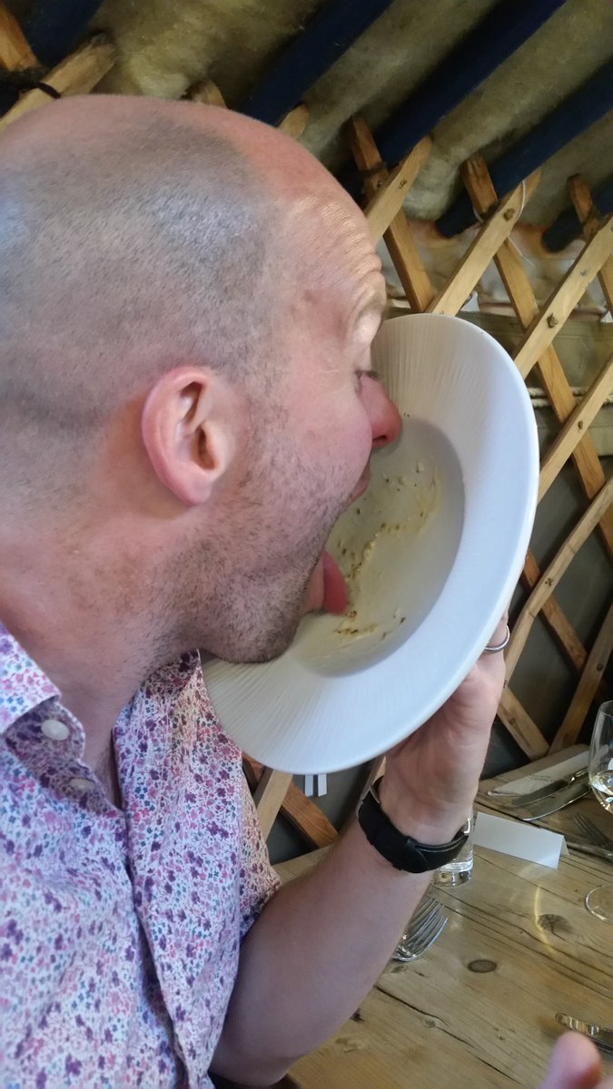 sofieboddy's tweet image. You can't take @TVsAndyClarke anywhere. He's not wasting a scrap. #AsparaFeast cc @AlanOShea