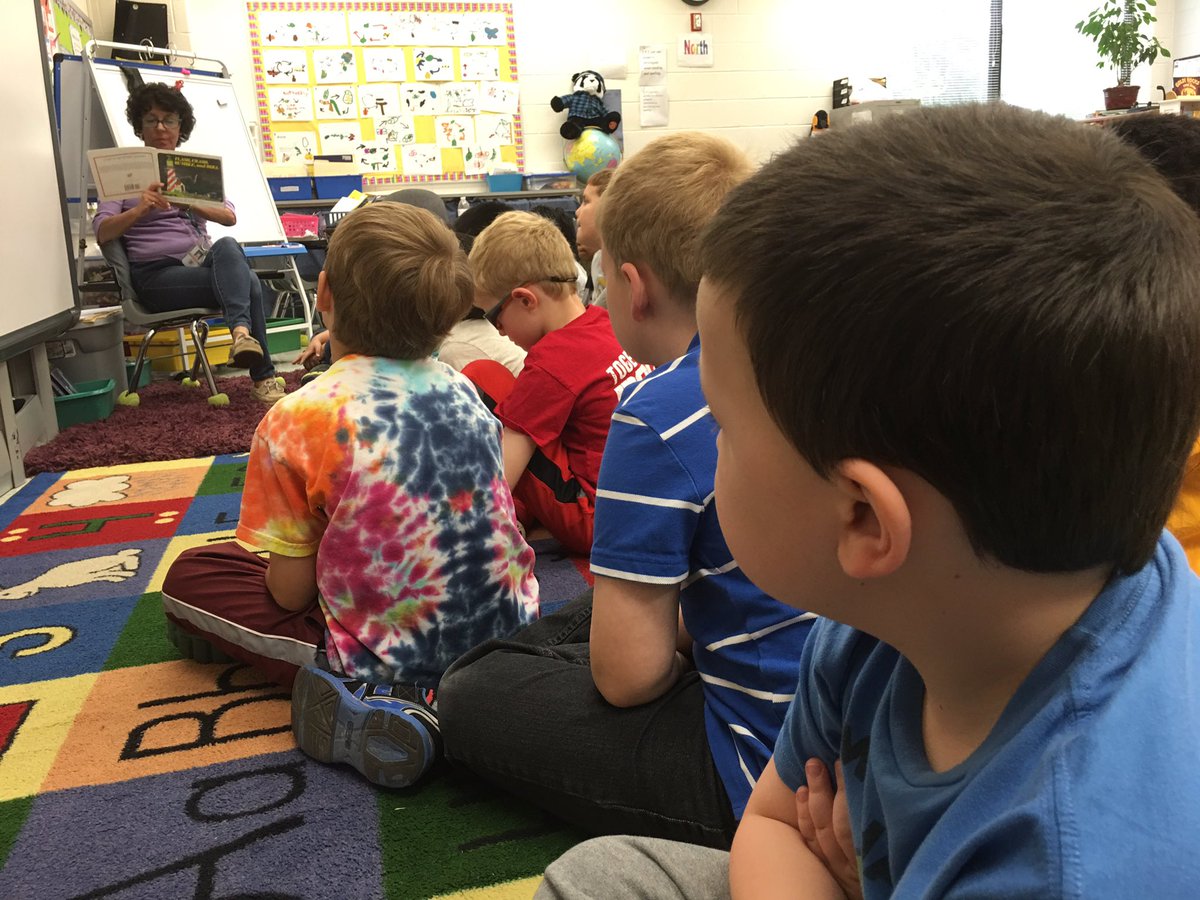 Rm9MiniMarvels's tweet photo. Learning about the weather in 2nd grade @dougkammerer @nbcwashington https://t.co/fw9eRewsgN