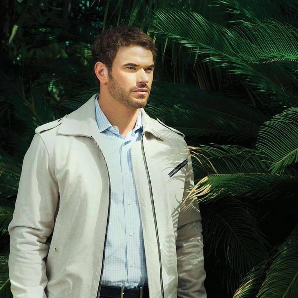 STEFANGRANTLA's tweet photo. @kellanlutz in our White Lab Jacket for @esquire. 
Styled by @brando.fshnstylist https://t.co/pWJj90jLB0 https://t.co/Uznp9PJdD2