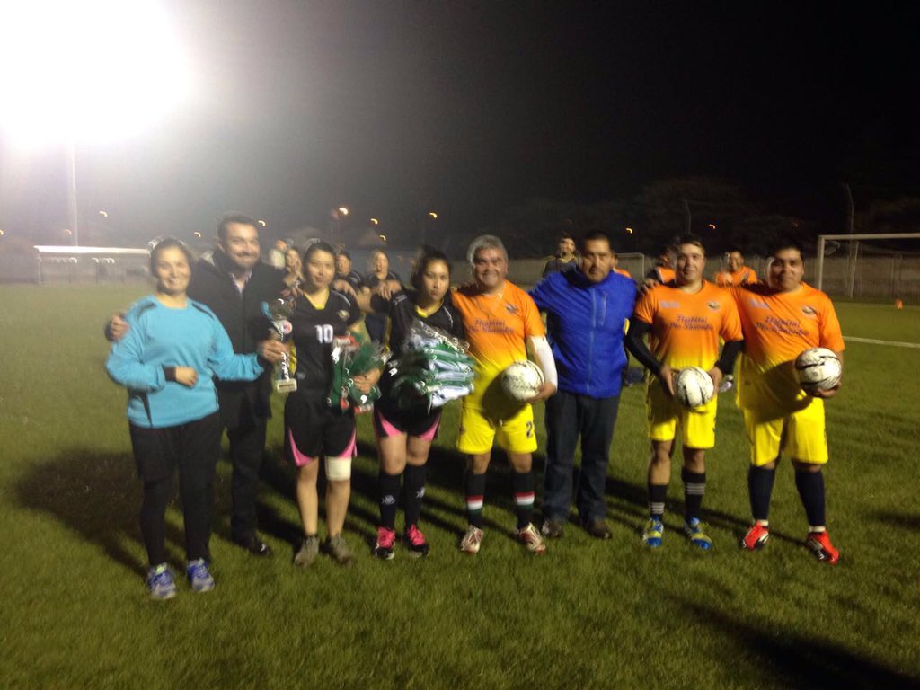 ecorzo's tweet photo. Ahora premiamos ganadores campeonato sindicatos damas y varones en comuna de Saavedra, programa Deporte en tu Barrio https://t.co/HnSGc6EBJB