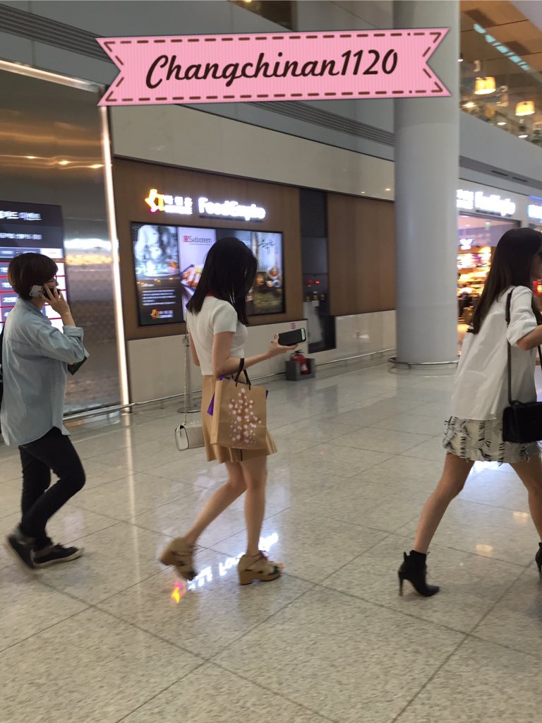 [PIC][06-05-2016]SNSD khởi hành đi Đài Loan để tham dự “2016 GIRLS GENERATION 4th TOUR – Phantasia - in TAIPEI” vào sáng nay Chu4AeuUgAAgCcl