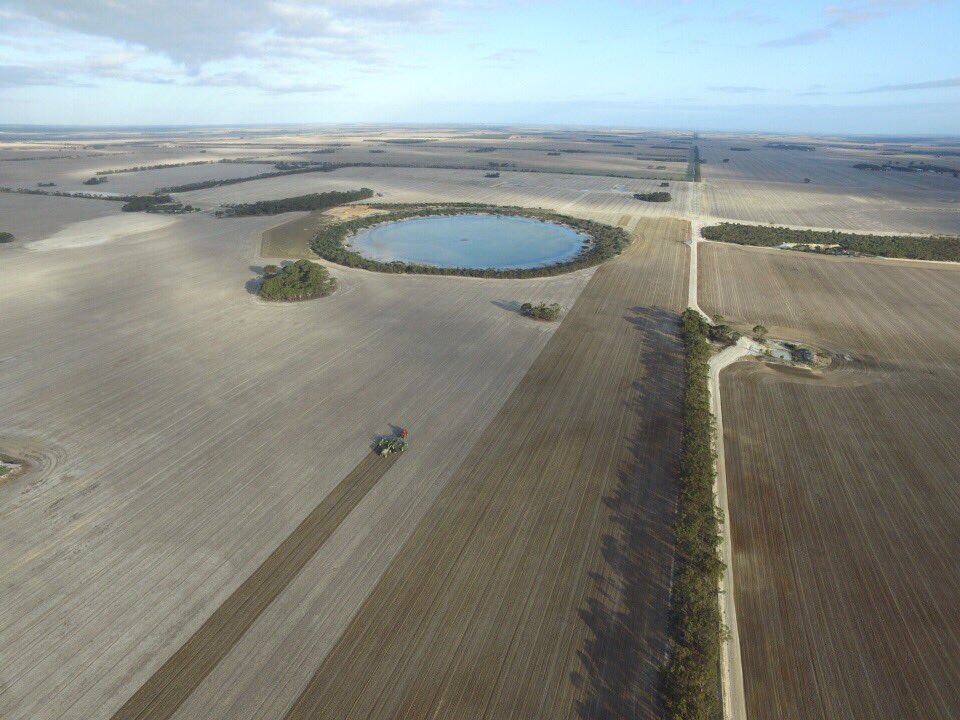 darvecaporn's tweet photo. Tram Lining at its very best. New Boss Agriculture 60 ft bar https://t.co/dGw27lNT5w https://t.co/WS4vdBk4uU