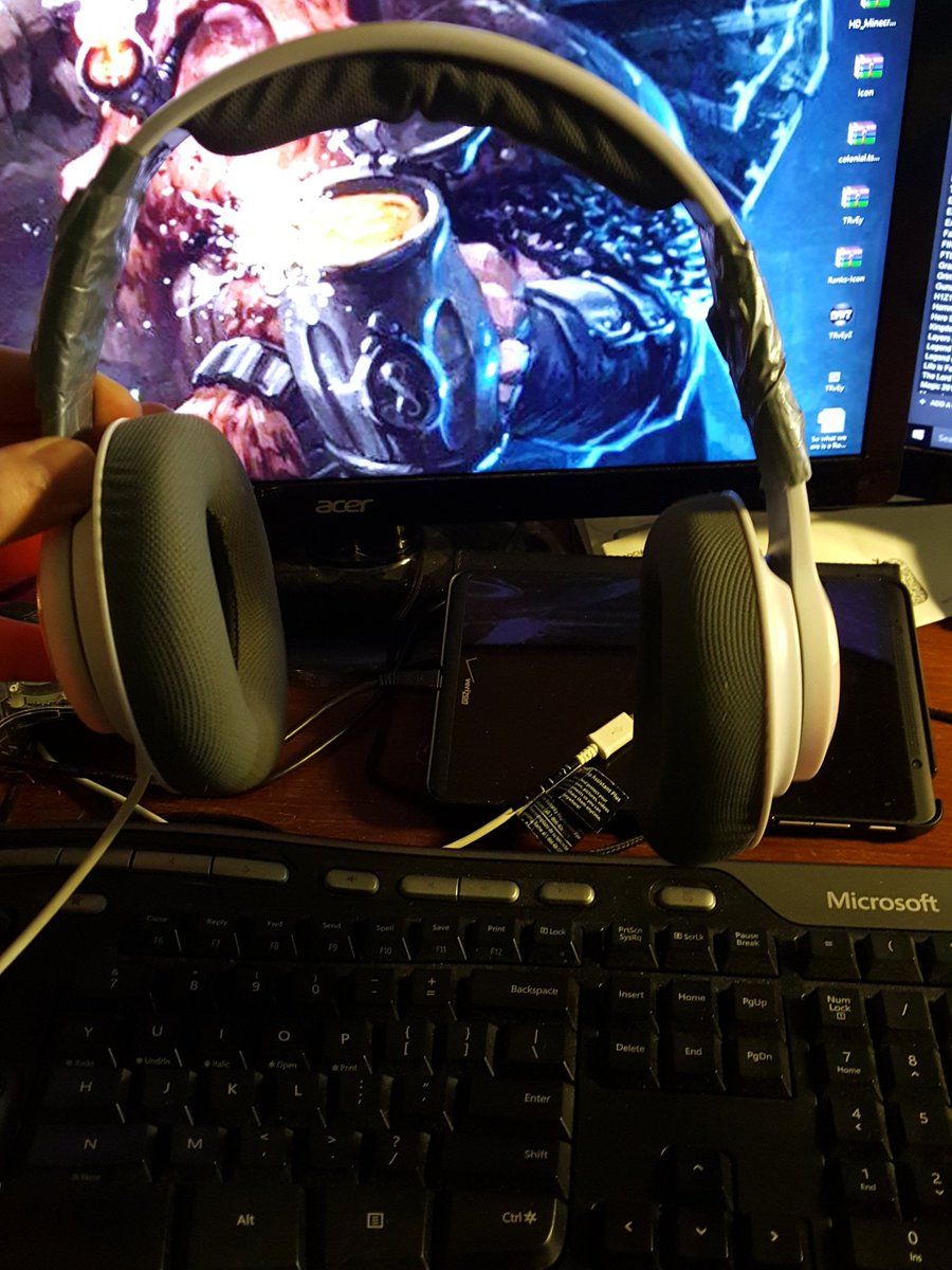 RazelJackson's tweet image. @SteelSeries  #PoorManProblems I'm in need of some serious help. Duck tape isn't working anymore #DwarvenNation.