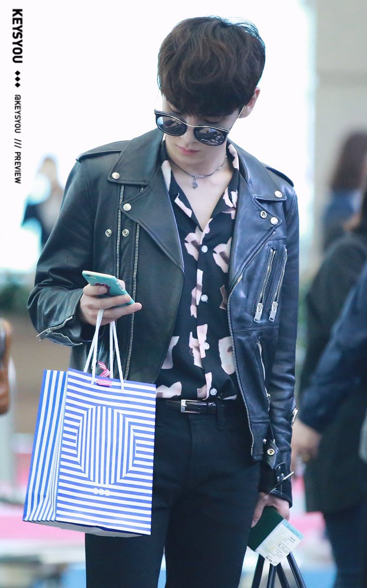 keysyou's tweet photo. 160506 인천공항 출국 - 핸썸보이 #기범 #key #샤이니 #키 #SHINee https://t.co/X1dTmHc2lg