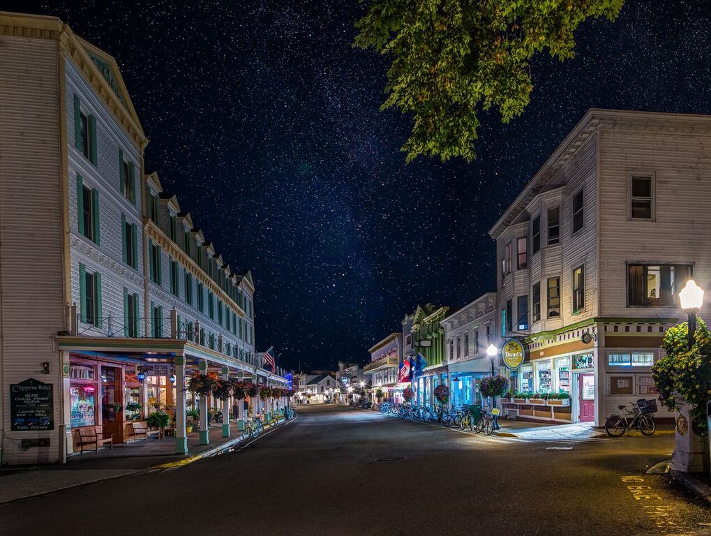 mackinacisle's tweet image. Retweet if you're planning on staying overnight on Mackinac Island this summer! #MakeItMackinac