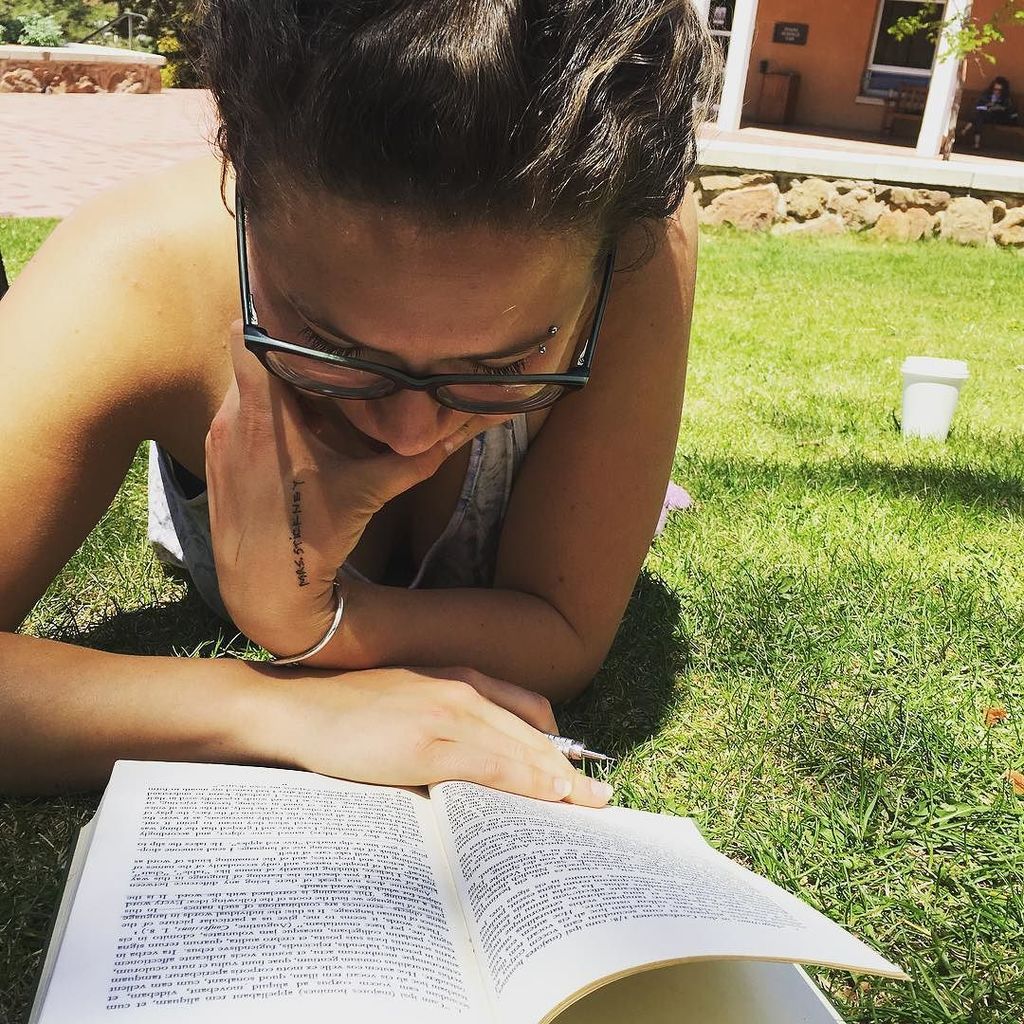 stjohnscollege's tweet photo. Rose Cowan (sf16) reading a little Wittgenstein in the sunshine #students #sun #skcool #sjcsf #wittgenstein https://t.co/eoc6FaHnNU