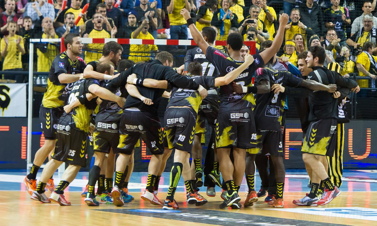 TeamChambe's tweet photo. Félicitations les Gars ! #LaBelleEstPourNous #CSHSRVHB https://t.co/or8mvANs9r