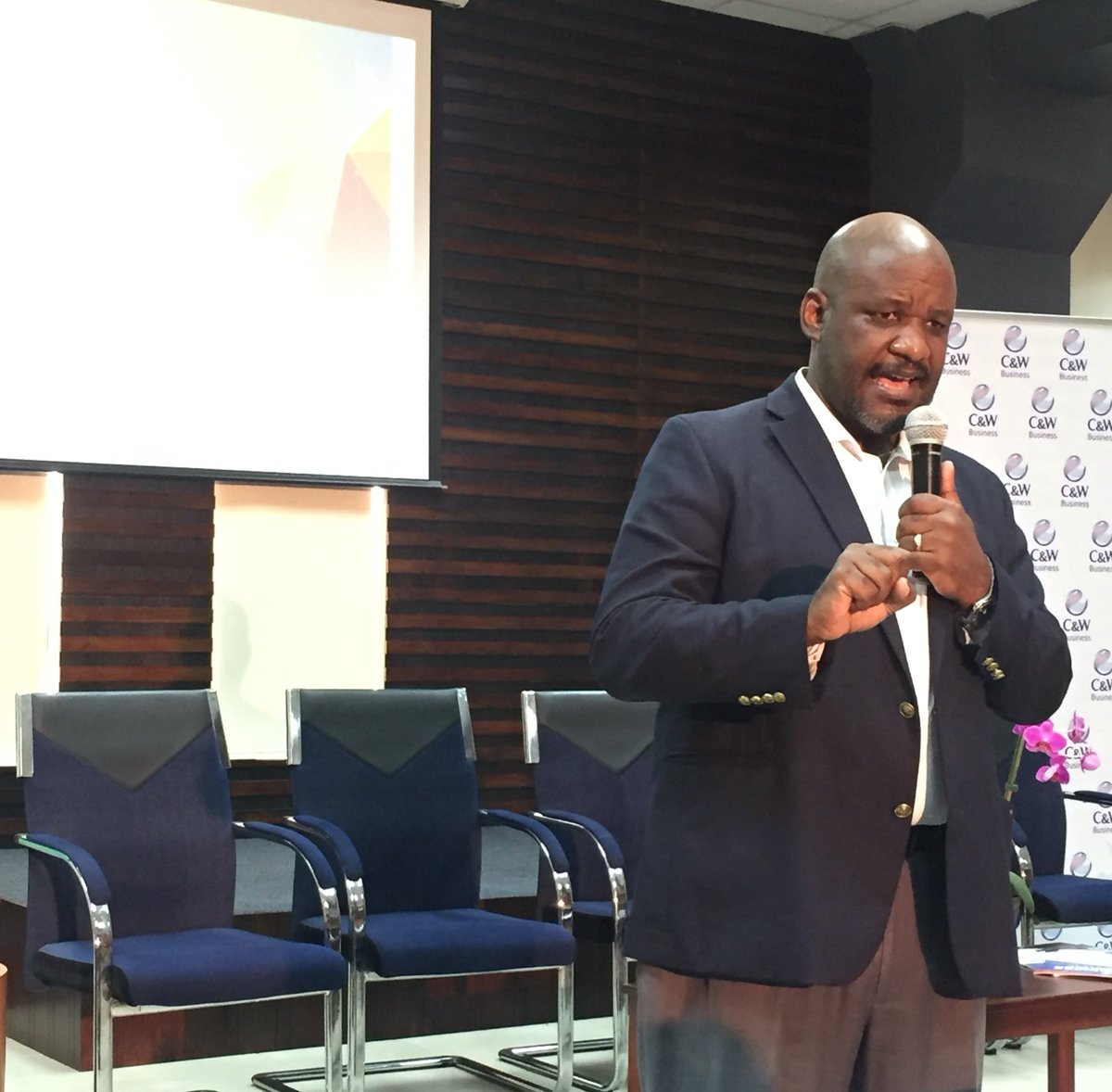 Reckord's tweet photo. The region is data poor; data needs to be added to school curriculum opines @mauricemCn #devca #DevCa2016 https://t.co/ZQFqulPAOR