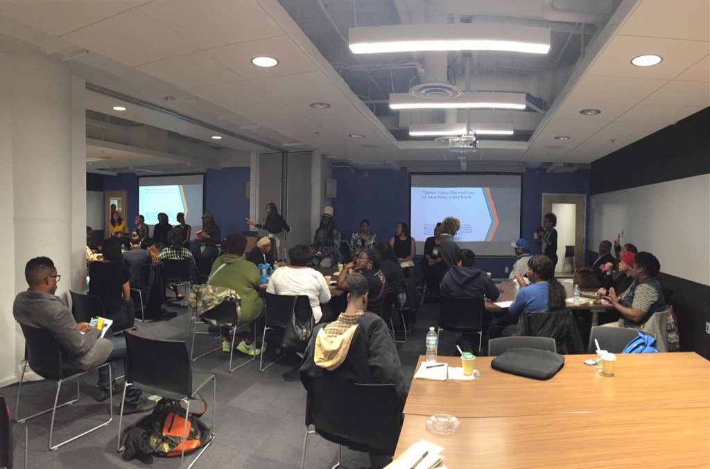 ReginaAnnCampbe's tweet image. Thanks @DevitaDavison @DetBizWeek Powerful! #WomenLead powered by @comcastbusiness @HouseofPureVin @GoodCakes313